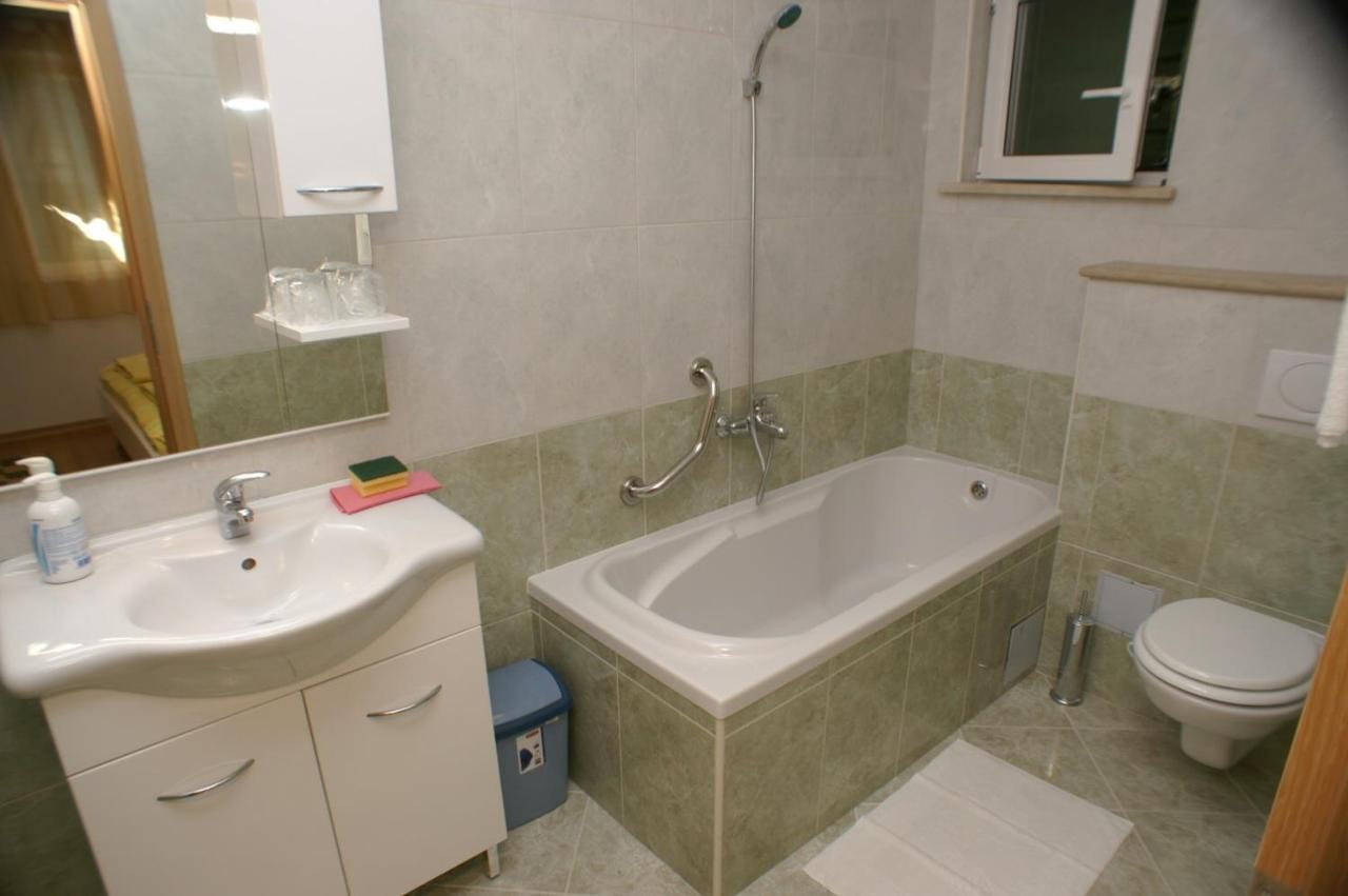 Apartments By The Sea Supetar, Brac - 4274 Ngoại thất bức ảnh