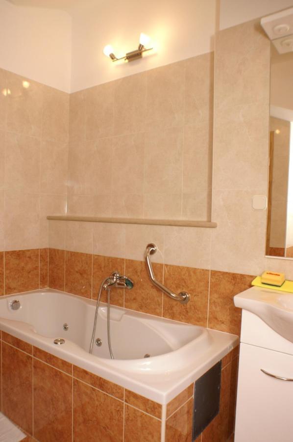 Apartments By The Sea Supetar, Brac - 4274 Ngoại thất bức ảnh